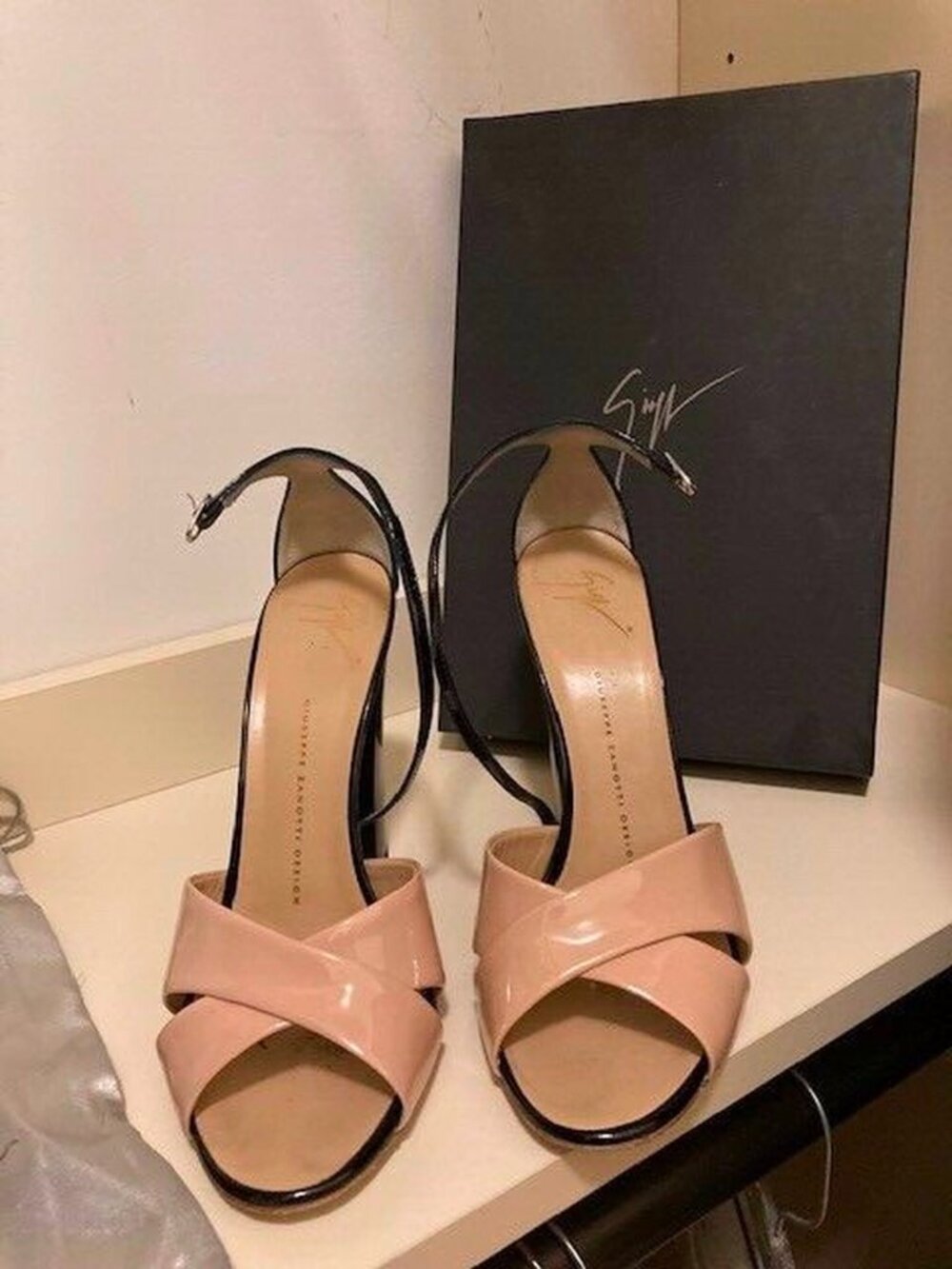 Giuseppe ZANOTTI open-toe beige/black ankle strap shoes - Picture 3 of 8